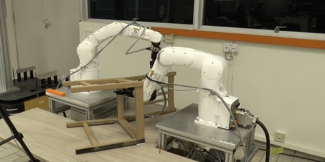Ce robot assemble une chaise IKEA en moins de 9 minutes Ce robot assemble une chaise IKEA en moins de 9 minutes